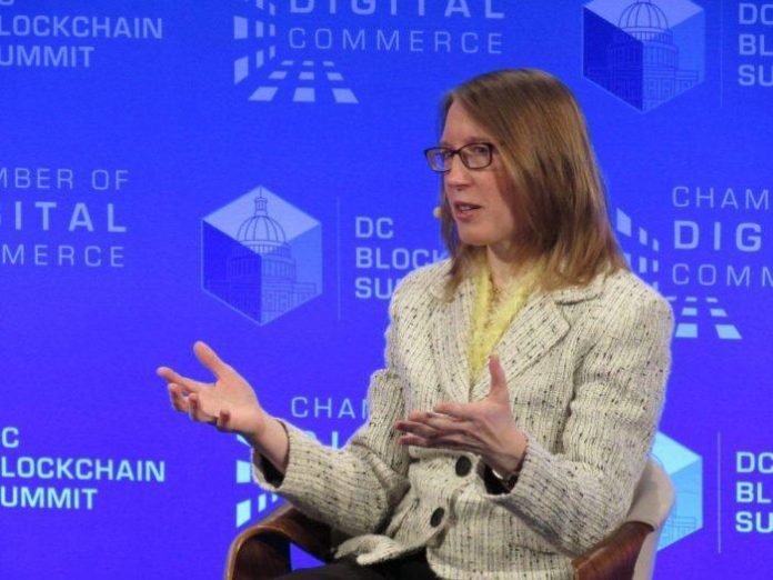 SECs-Crypto-Mom-Sees-No-Need-for-National-Blockchain-Policy.jpg